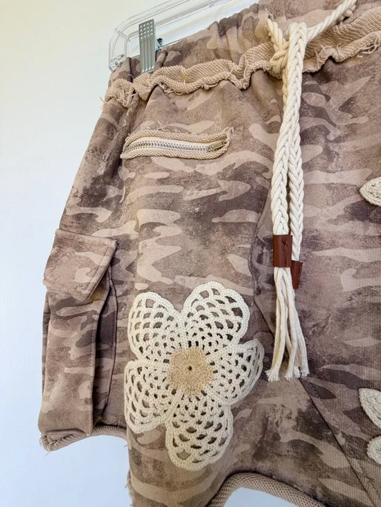 POL Woman’s Boho Western Camo Cargo Mini Skirt with Crochet Detail Size Medium - Picture 4 of 10